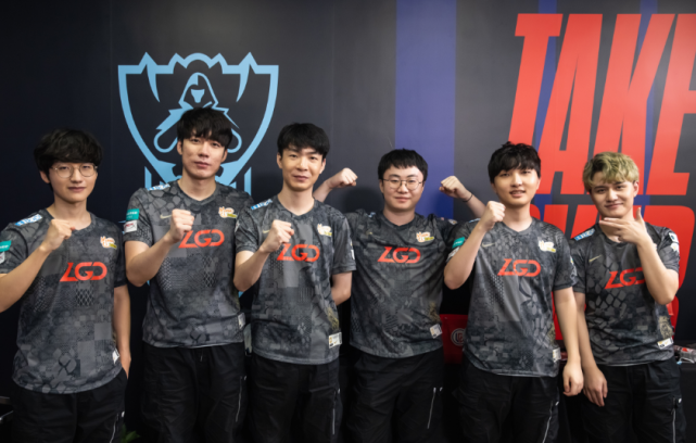 仅仅在场上 仅仅在场上