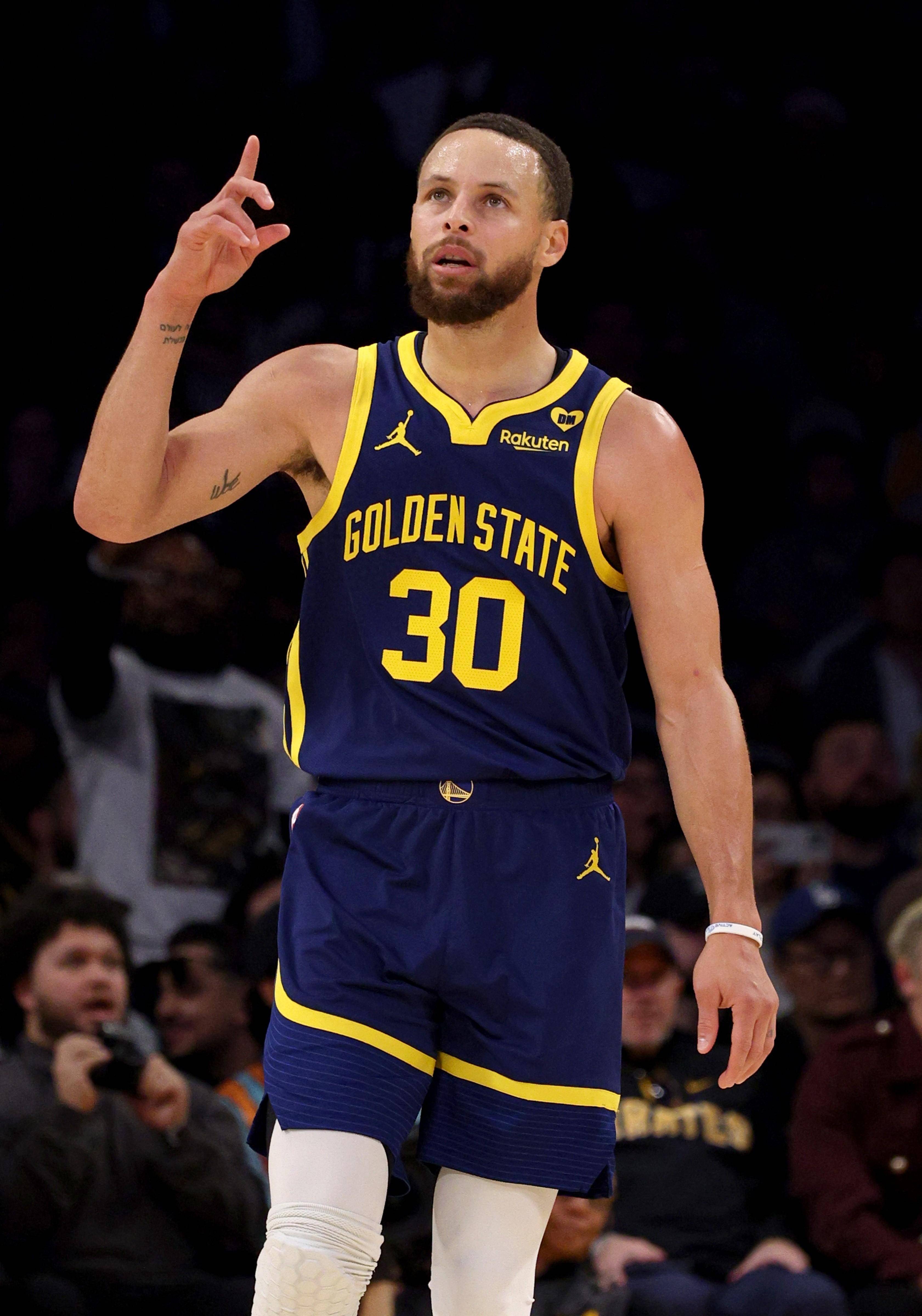 以及他们背 以及他们背